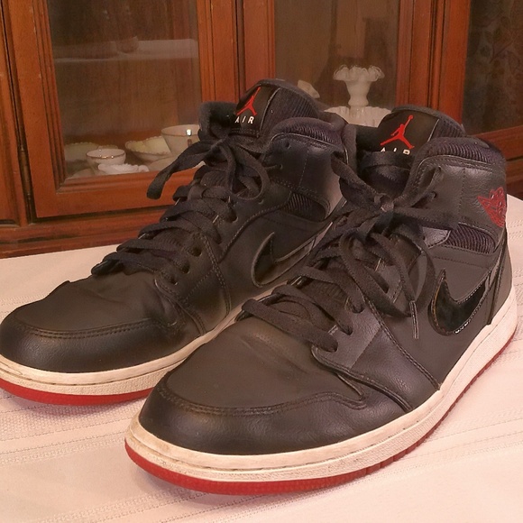 EUC Nike Air Jordan Retro Mid High Leather Black/Black Athletic Shoe Mens Sz11 main image 6